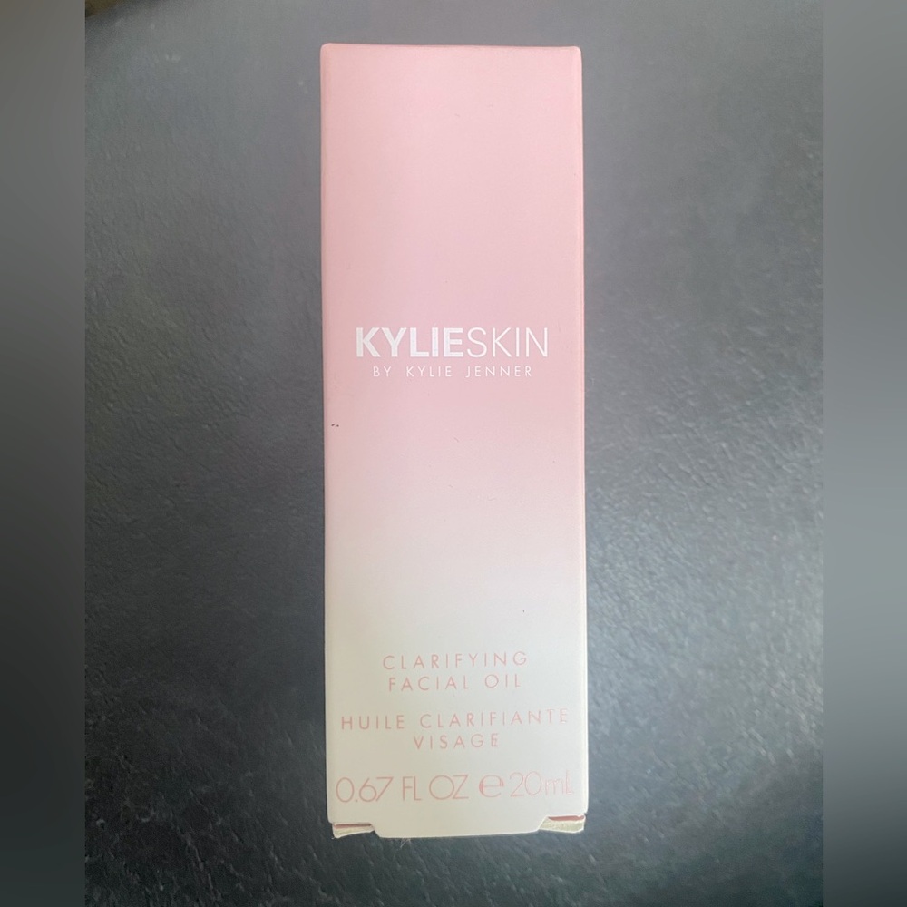 New in box. KYLIESKIN by Kylie Jenner clarifying facial oil 20ml